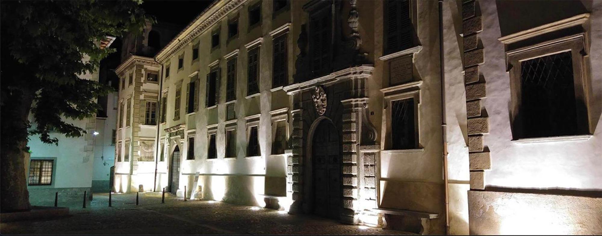 Palazzo Salis - La Dimora Del Conte Apartment Tirano Luaran gambar